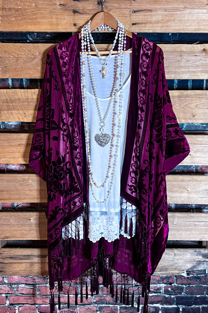 LA VIE BOHEME VELVET BURNOUT KIMONO BURGUNDY