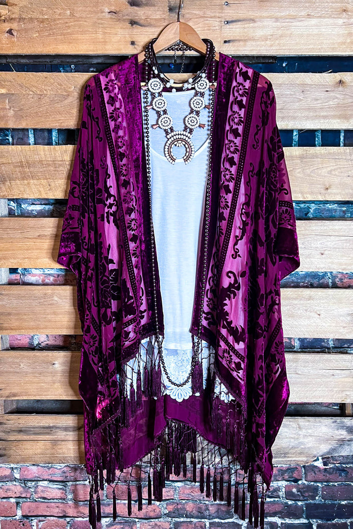 LA VIE BOHEME VELVET BURNOUT KIMONO BURGUNDY