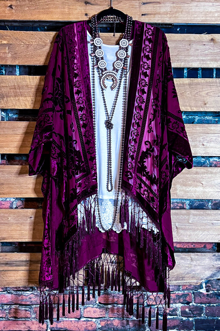 LA VIE BOHEME VELVET BURNOUT KIMONO BURGUNDY
