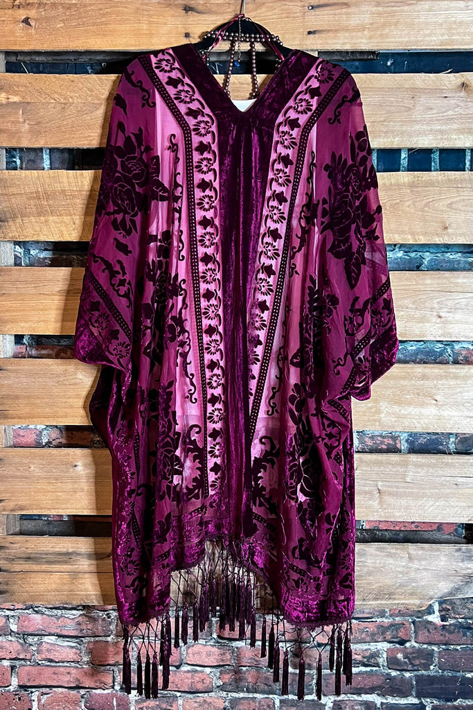 LA VIE BOHEME VELVET BURNOUT KIMONO BURGUNDY