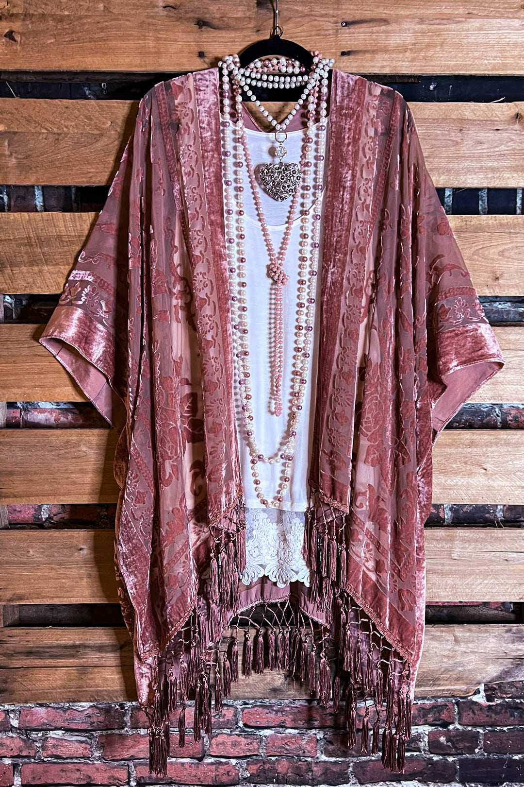 LA VIE BOHEME VELVET BURNOUT KIMONO IN BLUSH