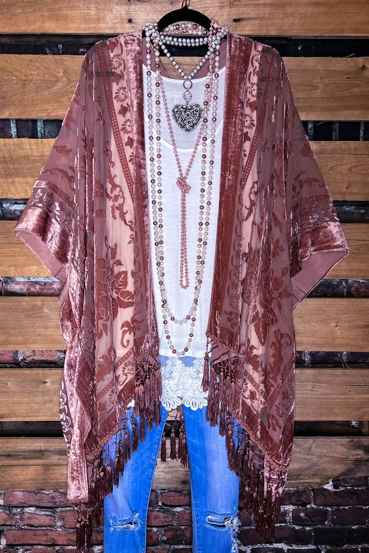 LA VIE BOHEME VELVET BURNOUT KIMONO IN BLUSH