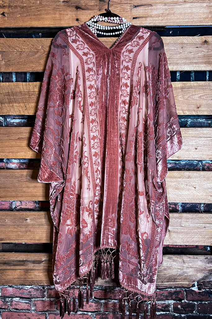 LA VIE BOHEME VELVET BURNOUT KIMONO IN BLUSH
