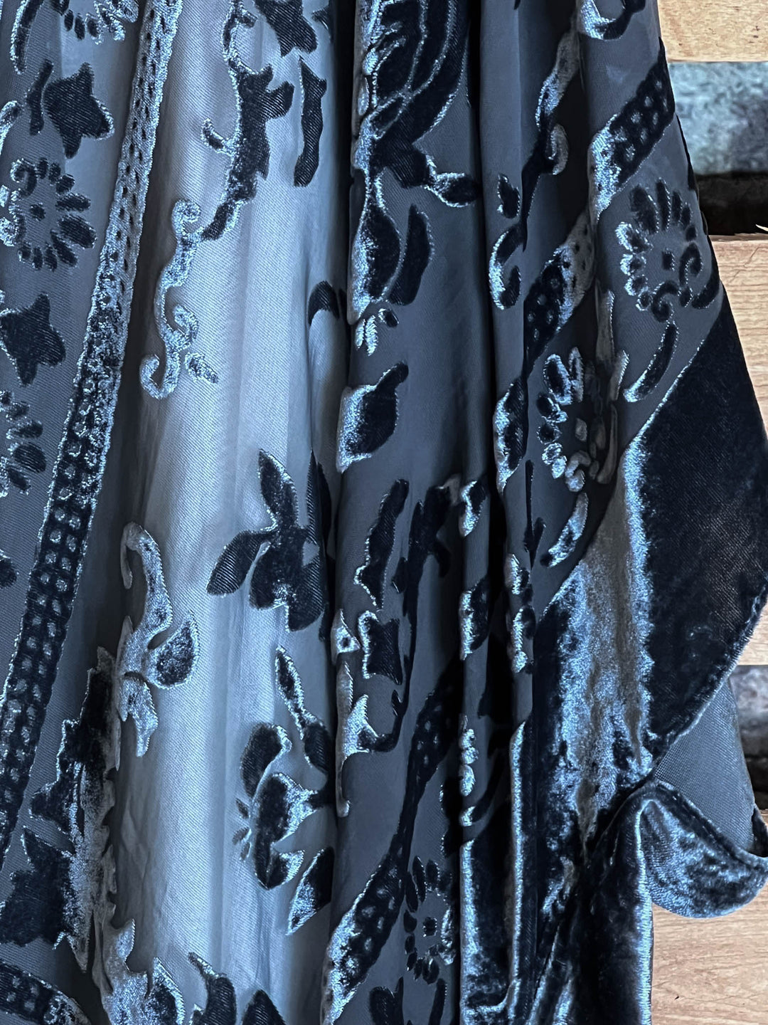 LA VIE BOHEME VELVET BURNOUT KIMONO IN SLATE BLUE TONES