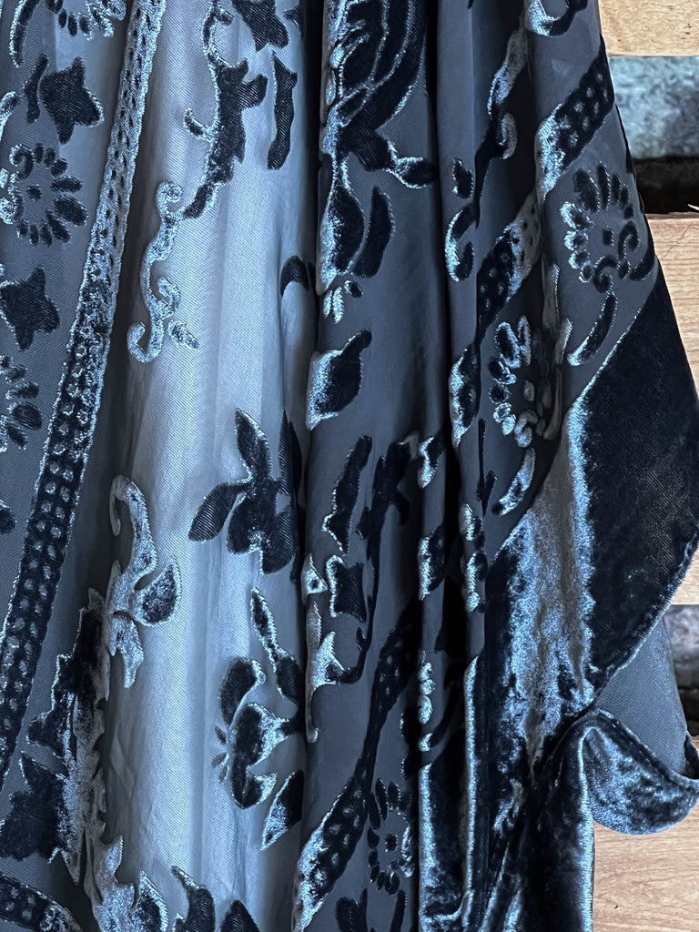 LA VIE BOHEME VELVET BURNOUT KIMONO IN SLATE BLUE TONES