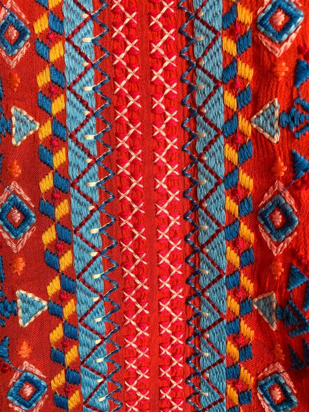 PASSIONATE HEART EMBROIDERED FLORAL TOP IN RED TOMATO