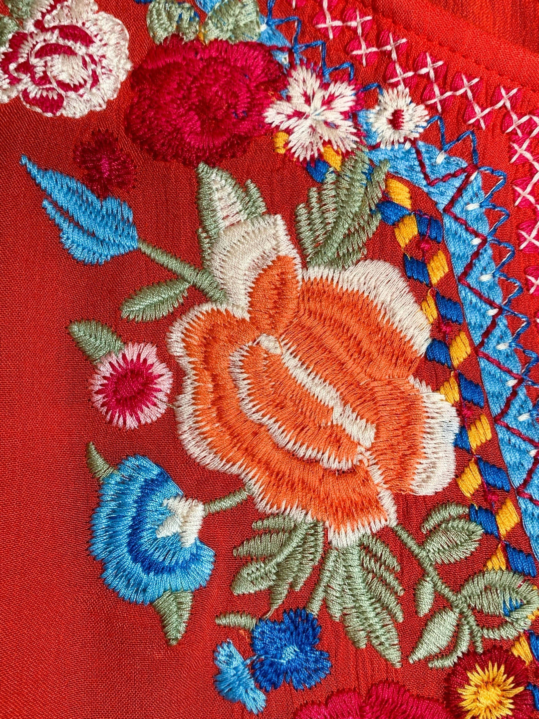 PASSIONATE HEART EMBROIDERED FLORAL TOP IN RED TOMATO