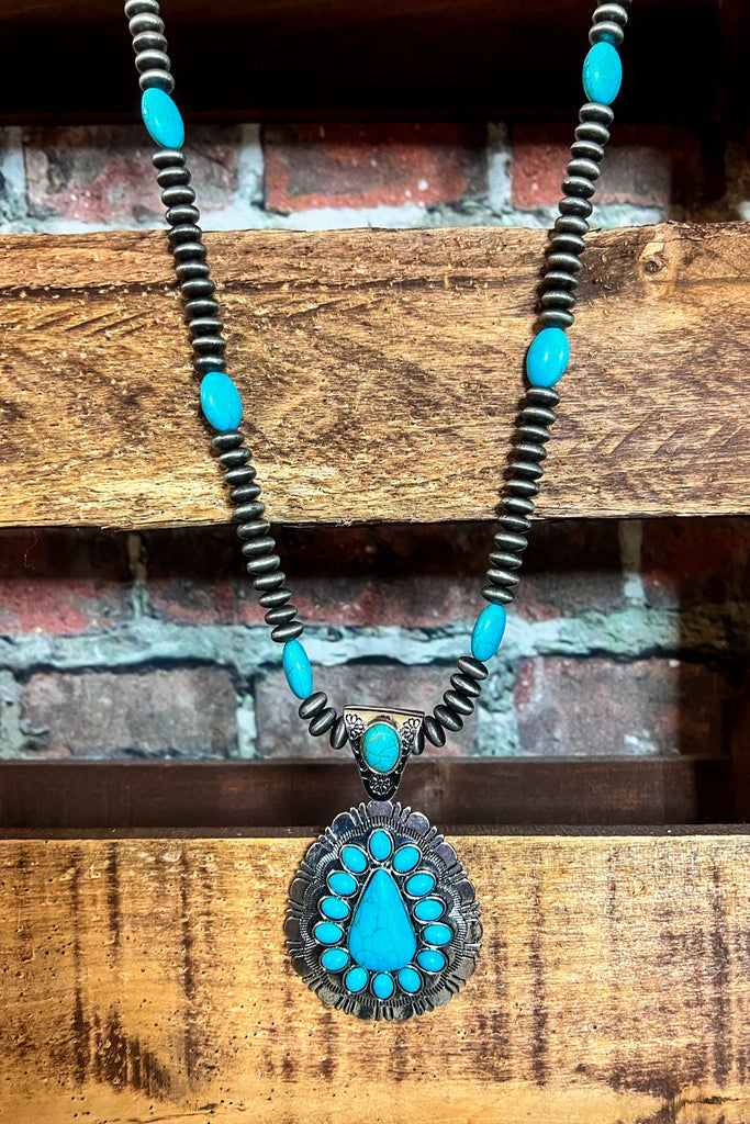Countryside Vintage-Inspired  Necklace in Turquoise