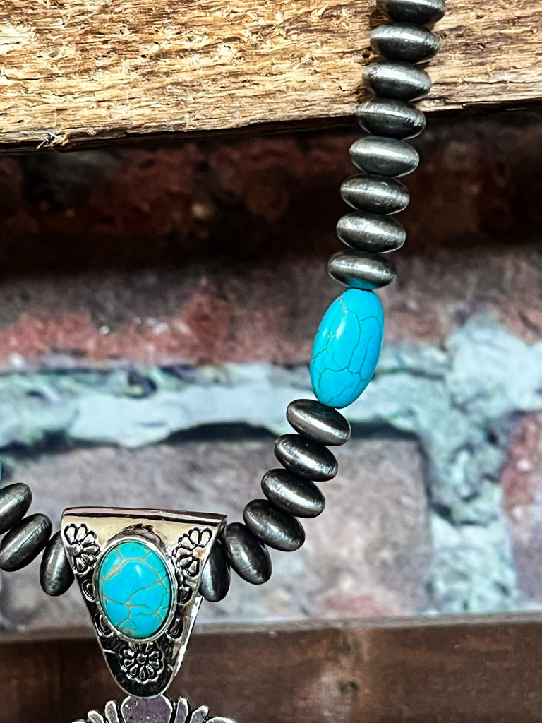 Countryside Vintage-Inspired  Necklace in Turquoise