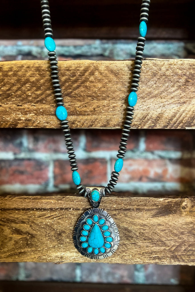Countryside Vintage-Inspired  Necklace in Turquoise