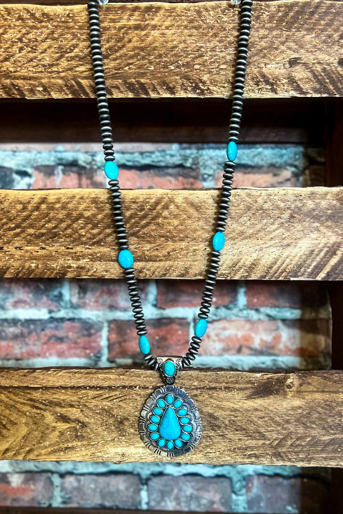 Countryside Vintage-Inspired  Necklace in Turquoise
