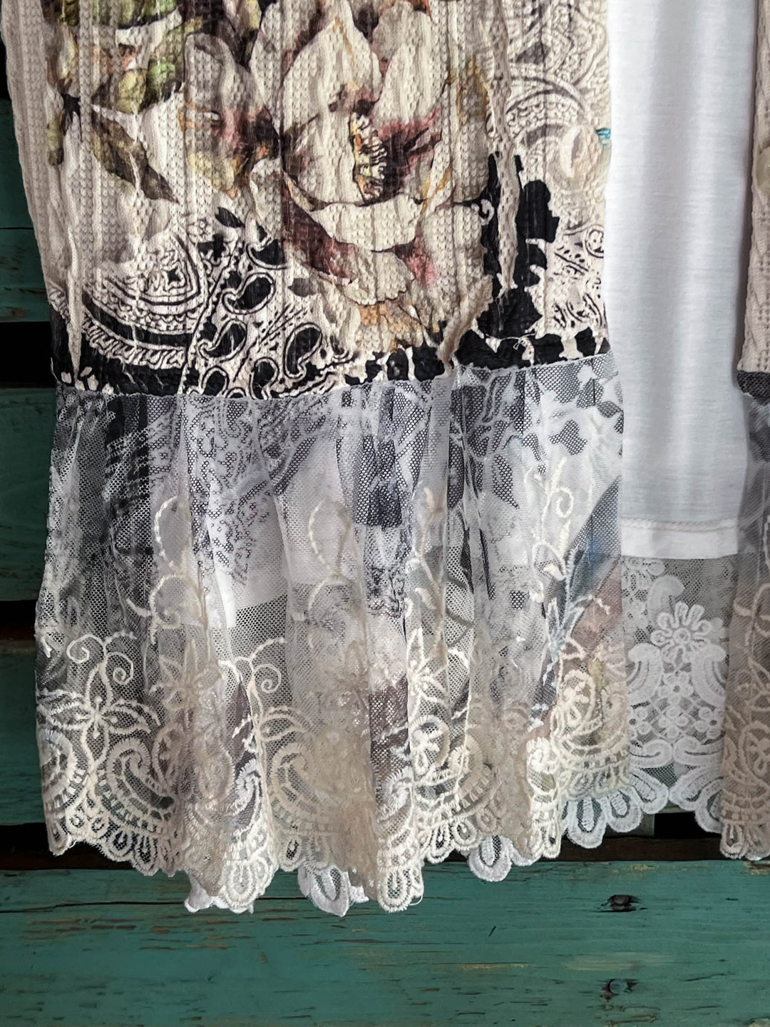 FEATHER WONDER PARADISE LACE JACKET IN MULTI-COLOR