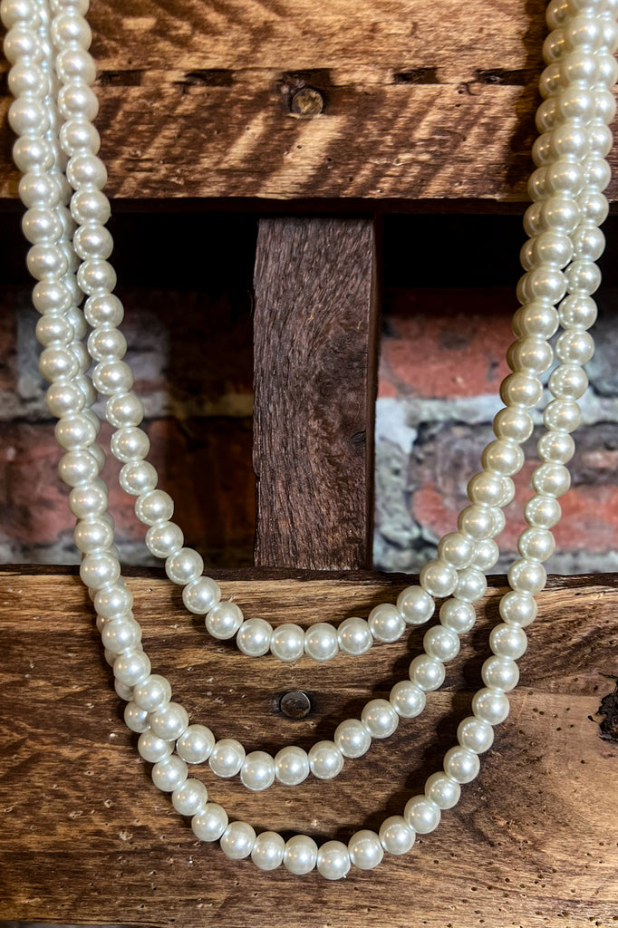 MAGIC TOUCH ON ME PEARLS LAYERED NECKLACE