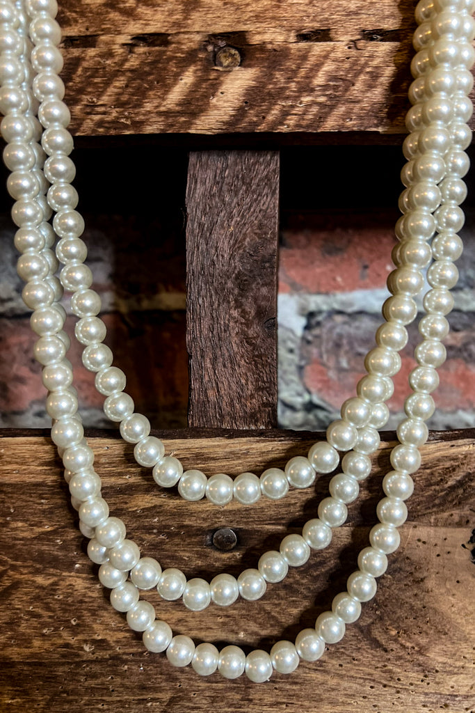 MAGIC TOUCH ON ME PEARLS LAYERED NECKLACE