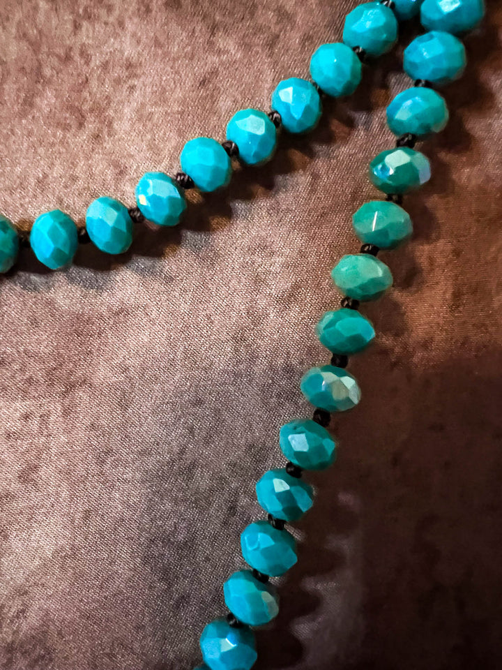 MAGICAL ENERGY CRYSTAL LONG NECKLACE IN GREEN EMERALD COLOR