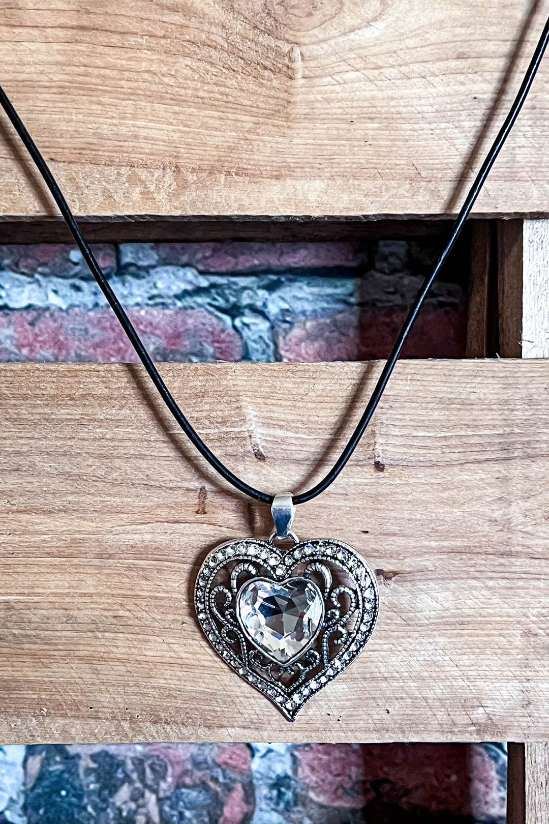 EASY TO LOVE HEART NECKLACE