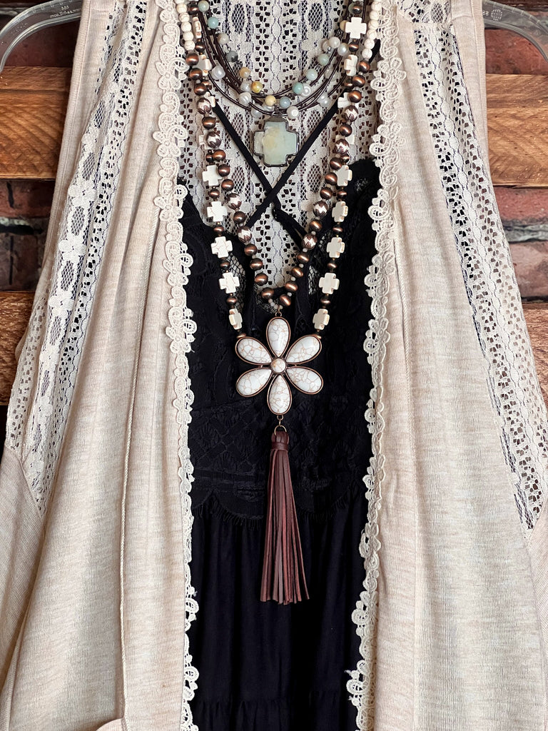 TOTALLY MAGIC VINTAGE INSPIRED LACE VEST IN BEIGE