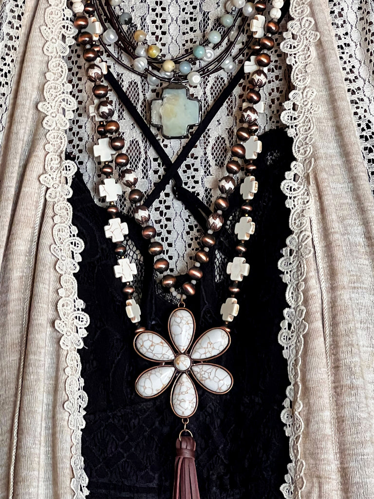 TOTALLY MAGIC VINTAGE INSPIRED LACE VEST IN BEIGE