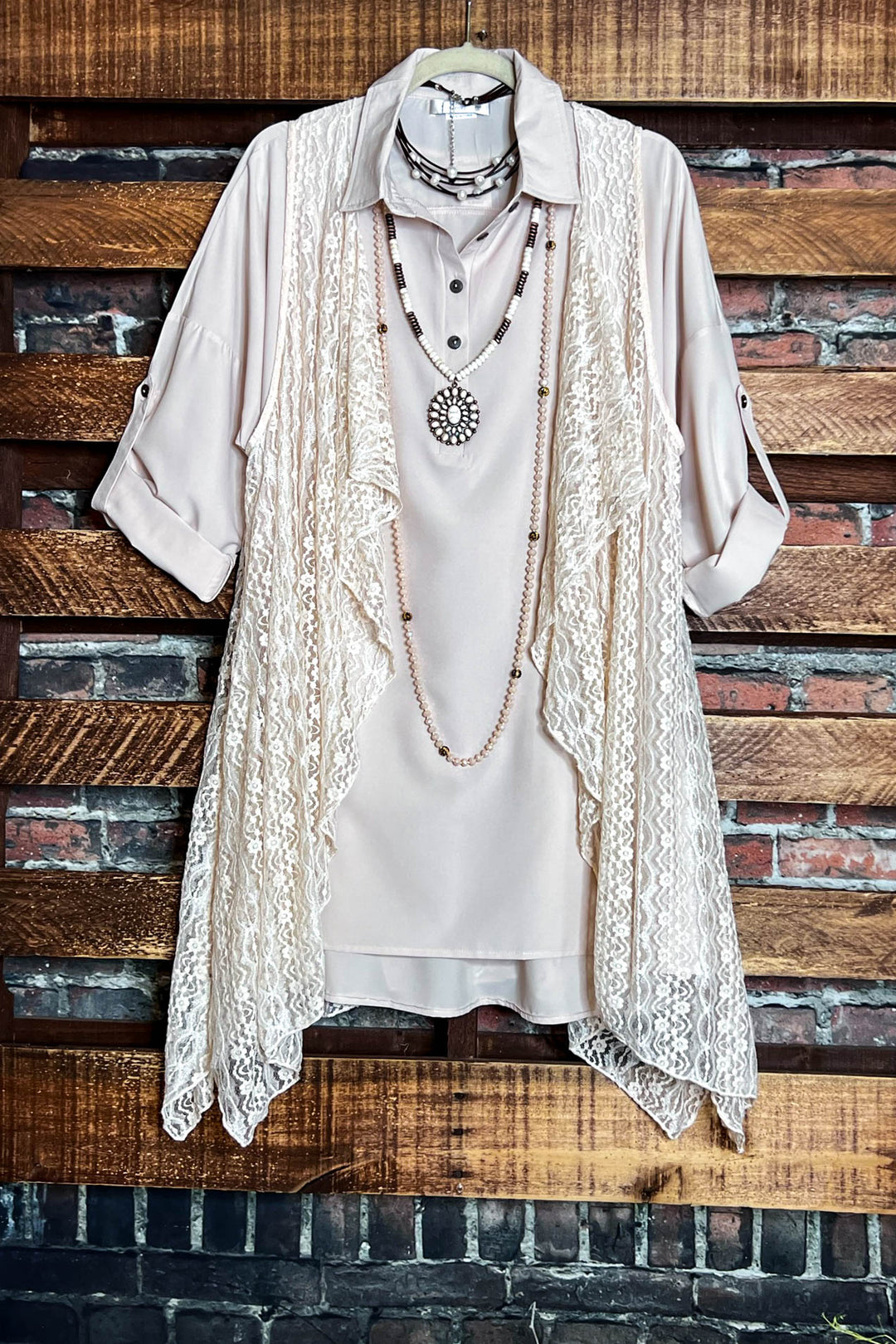 D'AMORE DREAM LACE ASYMMETRIC VEST IN BEIGE