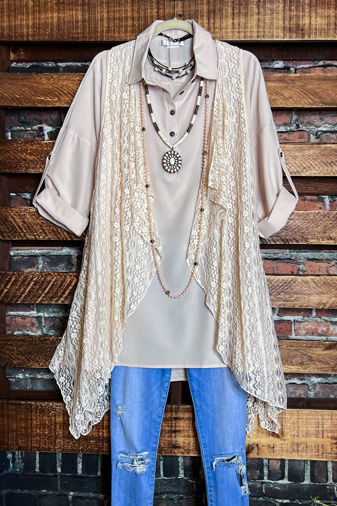 D'AMORE DREAM LACE ASYMMETRIC VEST IN BEIGE