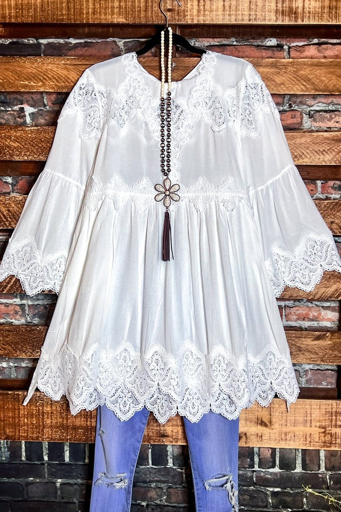 LIKE A LOVE SONG VINTAGE-INSPIRED TOP IN WHITE