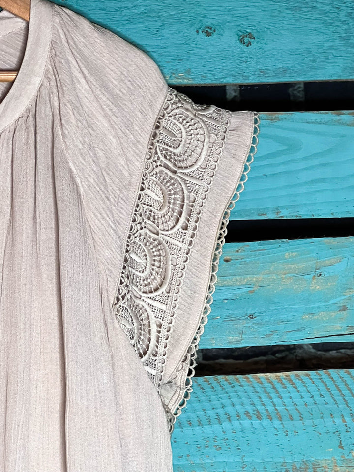 SOMETHING TO BELIEVE LIGHT MOCHA TOP
