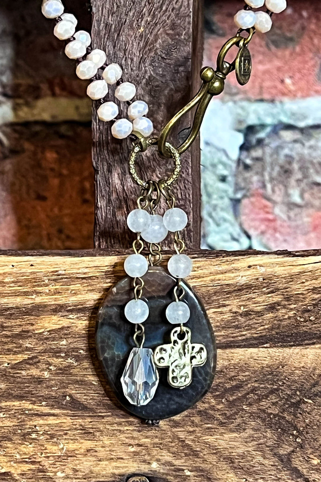 AGATA POLISHED STONE CRYSTAL BEADS NECKLACE