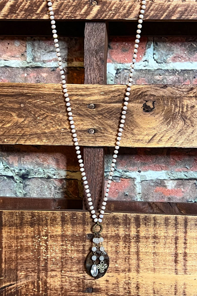AGATA POLISHED STONE & TAUPE CRYSTAL BEADS NECKLACE