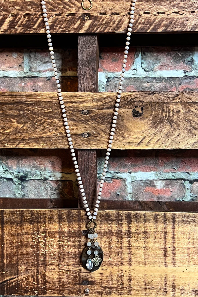 AGATA POLISHED STONE & TAUPE CRYSTAL BEADS NECKLACE