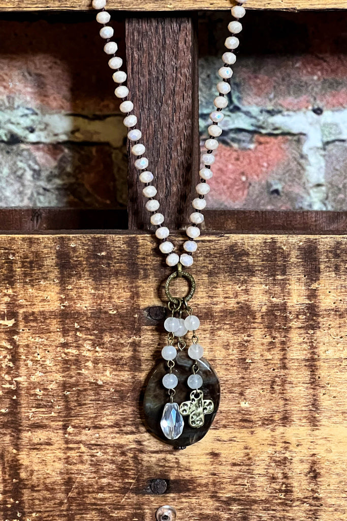 AGATA POLISHED STONE & TAUPE CRYSTAL BEADS NECKLACE
