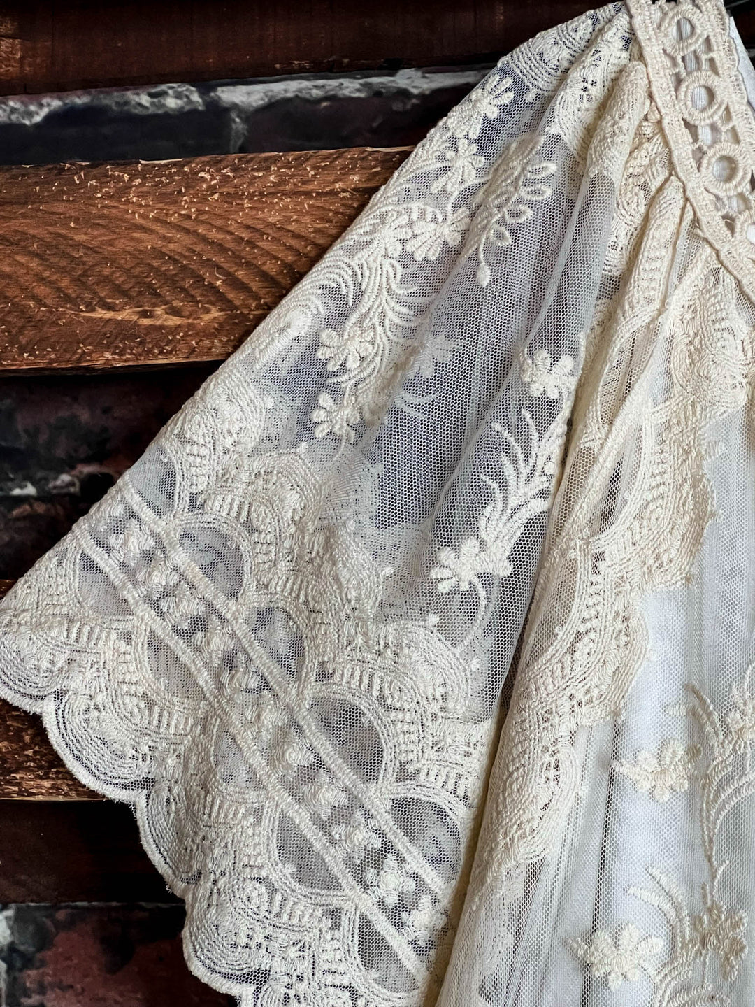 PRETTY THINGS  LACE TUNIC IN NATURAL