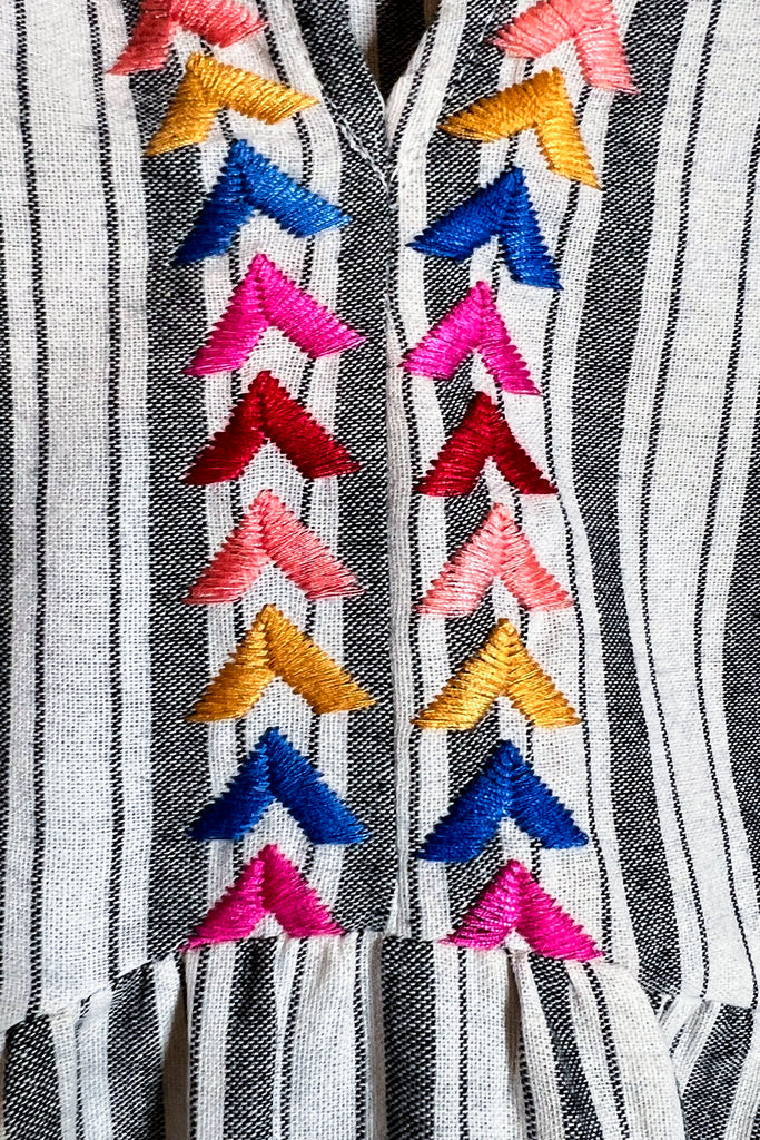 DELICATE ARROW EMBROIDERED TOP IN CHARCOAL MIX