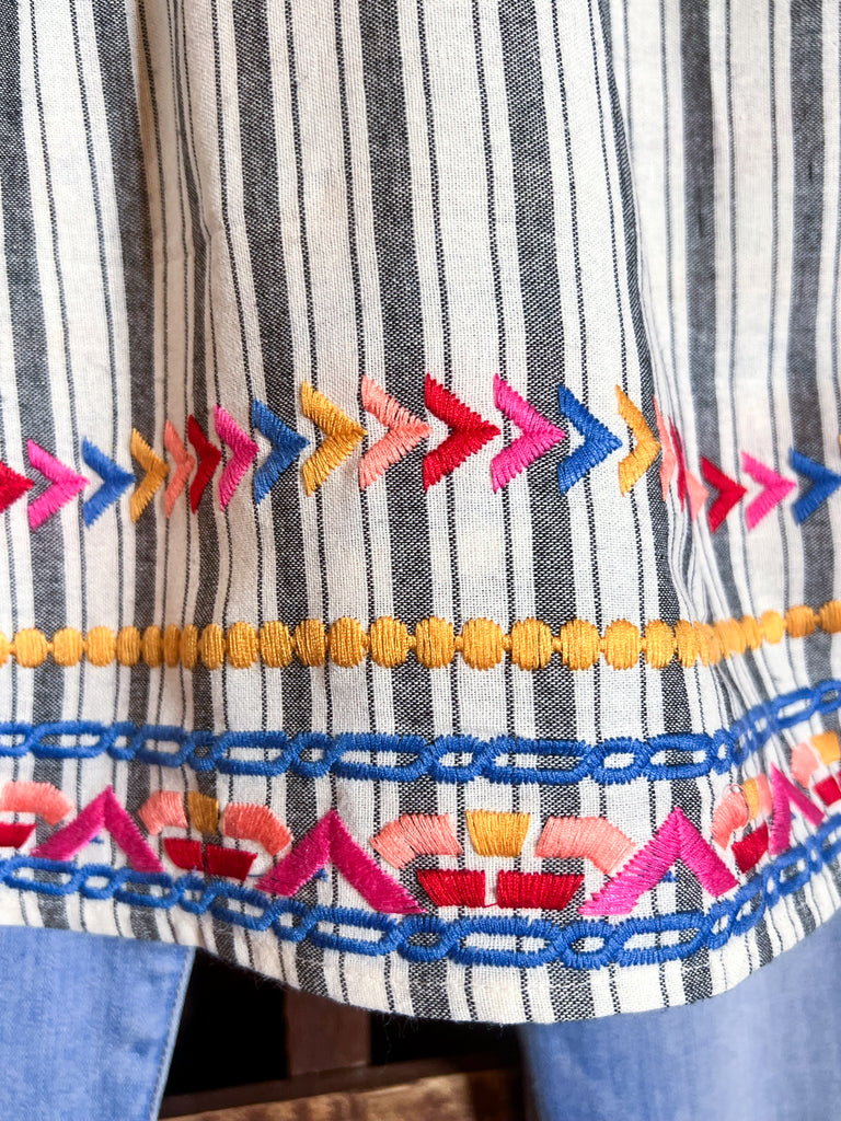 DELICATE ARROW EMBROIDERED TOP IN CHARCOAL MIX