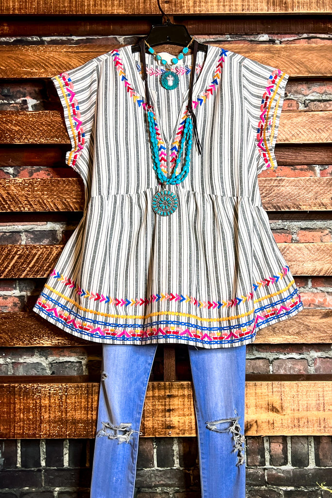 DELICATE ARROW EMBROIDERED TOP IN CHARCOAL MIX
