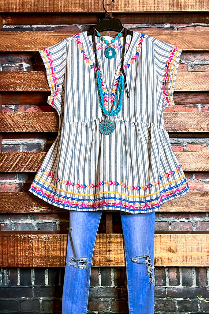 DELICATE ARROW EMBROIDERED TOP IN CHARCOAL MIX