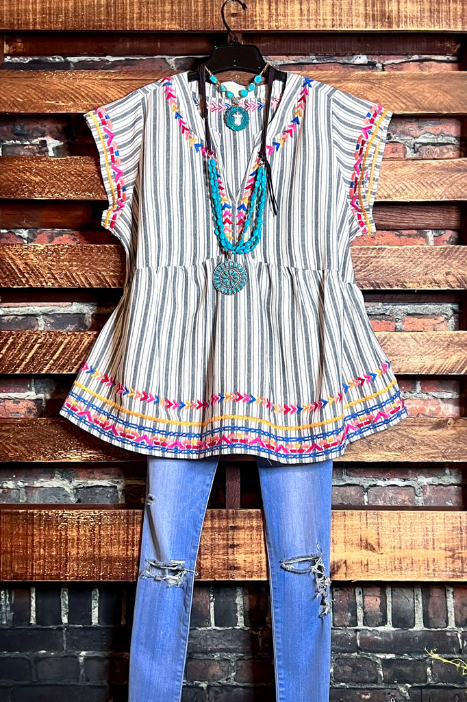 DELICATE ARROW EMBROIDERED TOP IN CHARCOAL MIX
