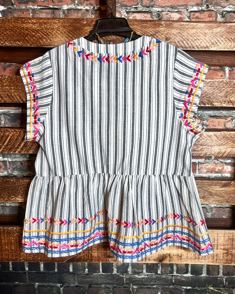 DELICATE ARROW EMBROIDERED TOP IN CHARCOAL MIX