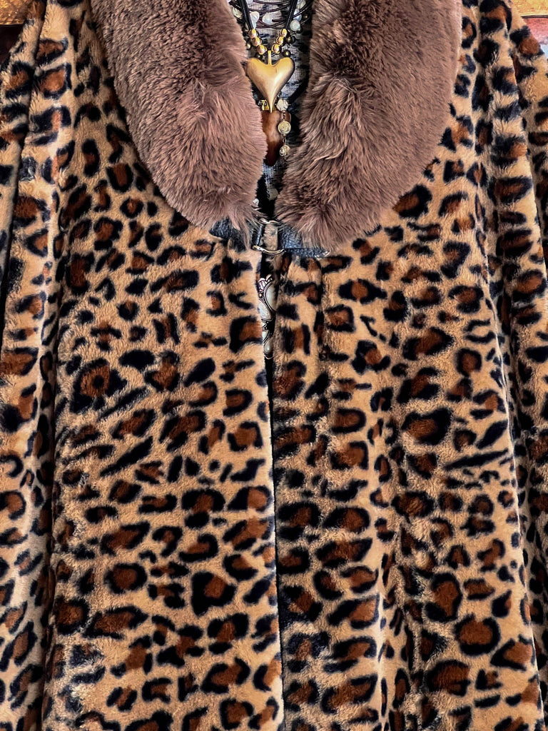 STUNNING TIMELESS ANIMAL PRINT JACKET KIMONO IN BROWN