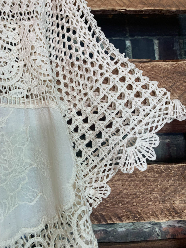 A FAIRYTALE PRETTY UNIQUE 100% COTTON NATURAL CROCHET LACE