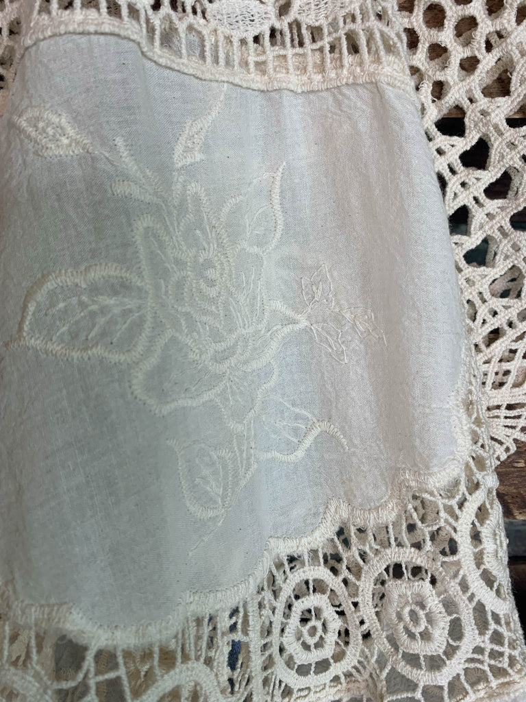 A FAIRYTALE PRETTY UNIQUE 100% COTTON NATURAL CROCHET LACE