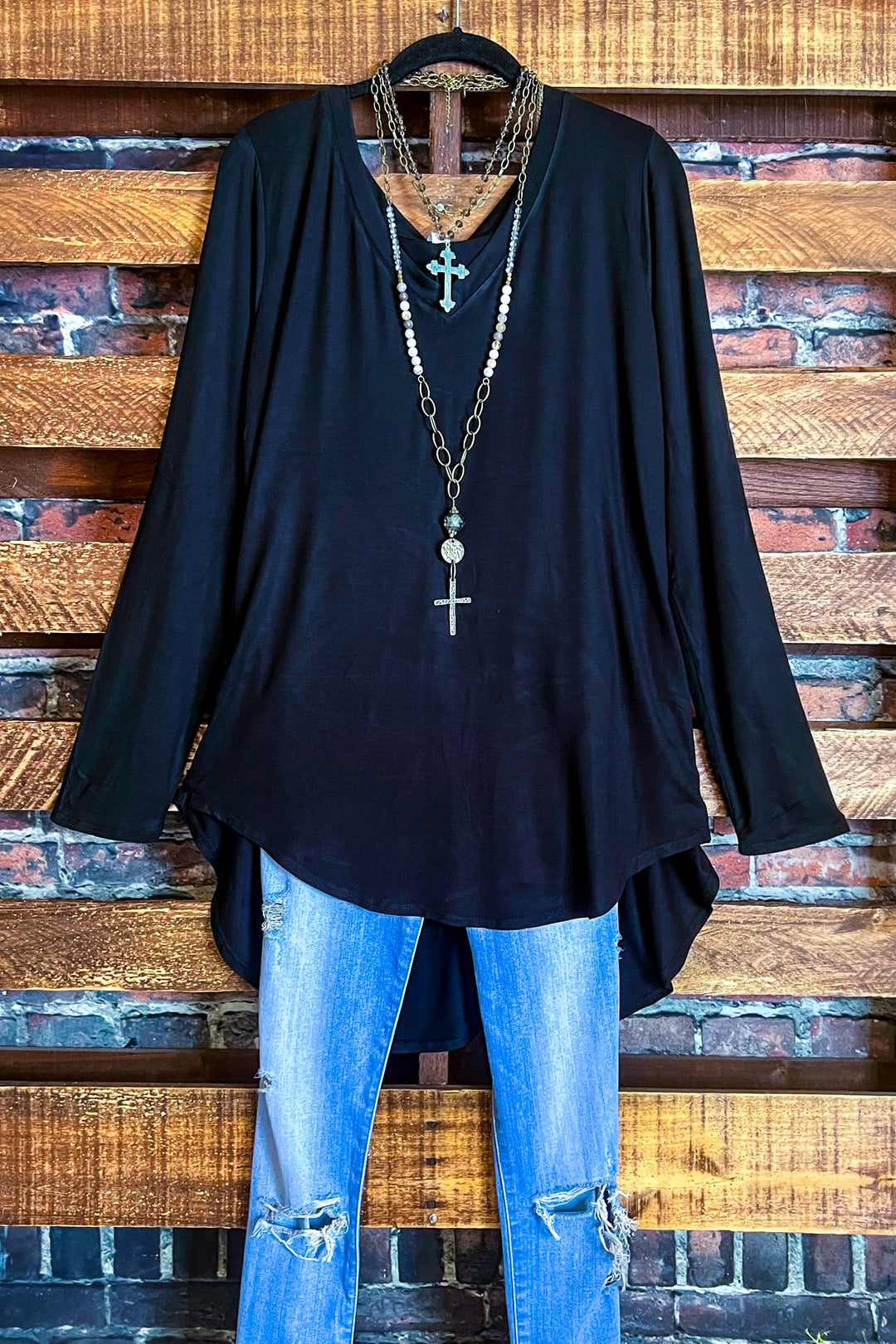 BASIC CASUAL T-SHIRT IN BLACK-------sale