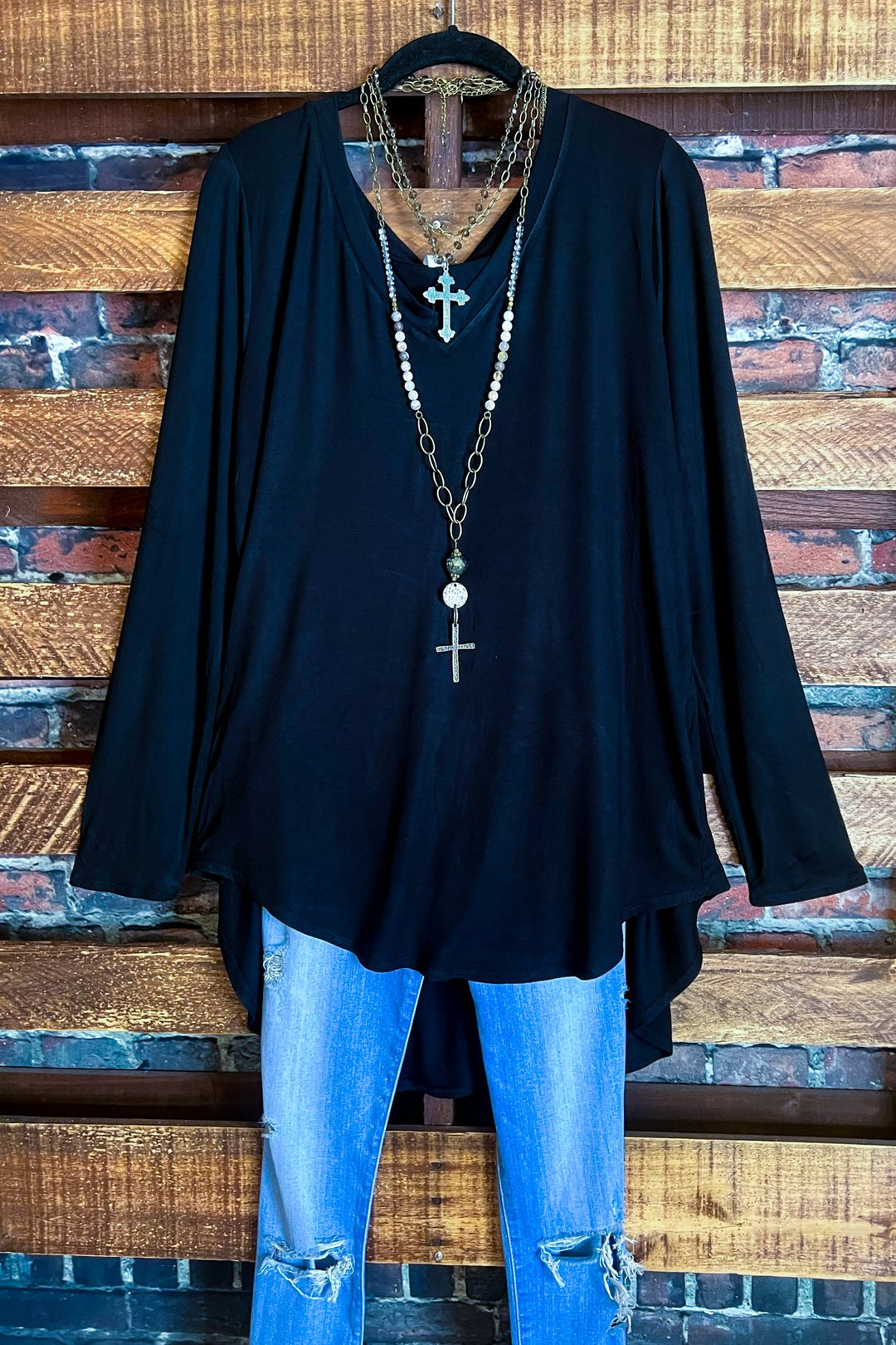 BASIC CASUAL T-SHIRT IN BLACK-------sale