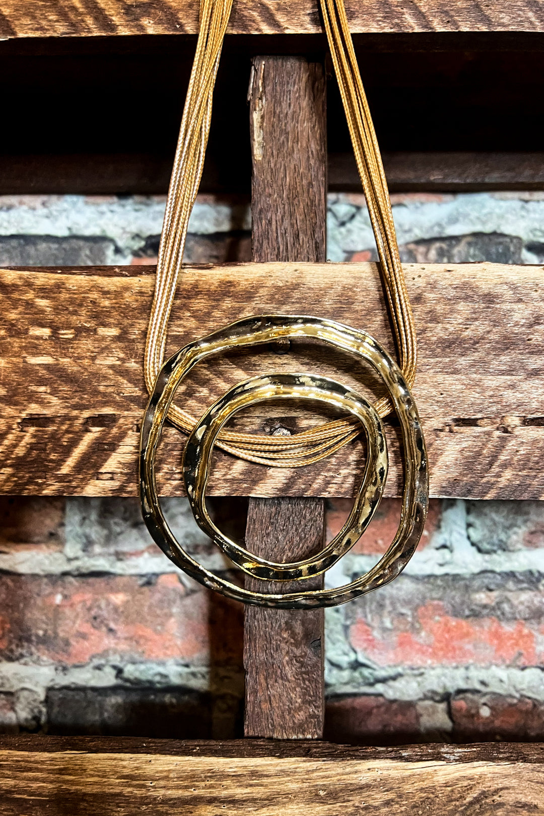 THE SUN 360'S NECKLACE SET IN GOLD COLOR