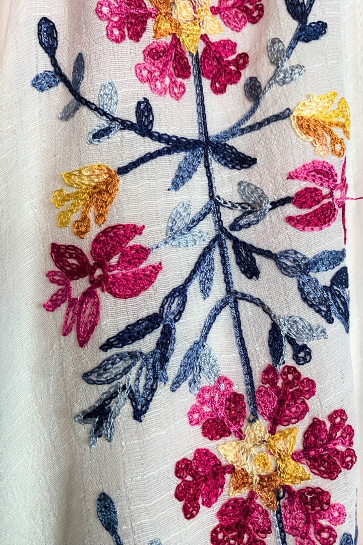 IT'S LOVE AT FIRST SIGHT FLORAL EMBROIDERED KIMONO WHITE