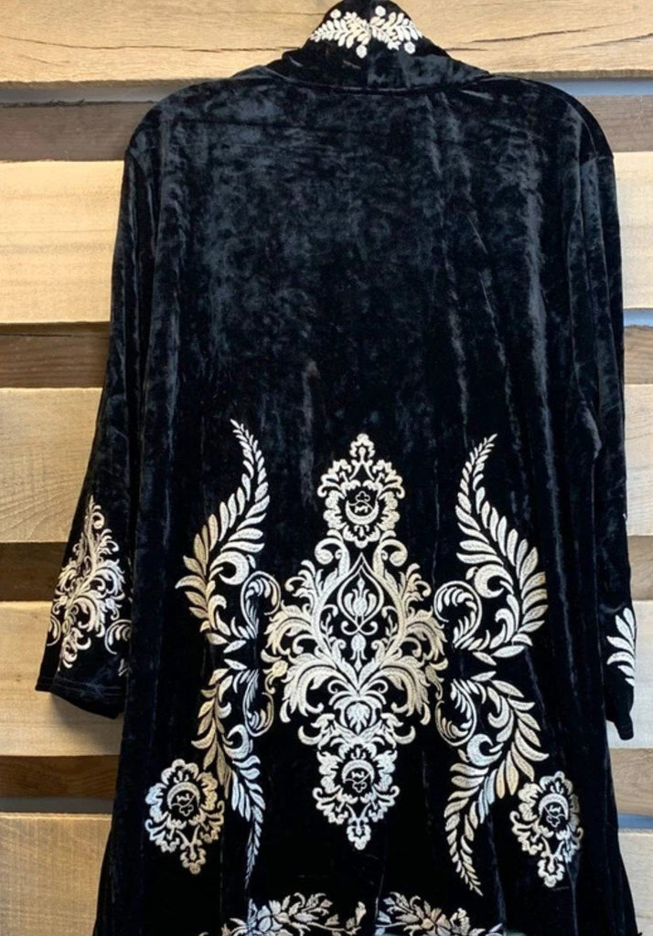 TIMELESS BEAUTY LUX VELVET EMBROIDERED KIMONO IN BLACK