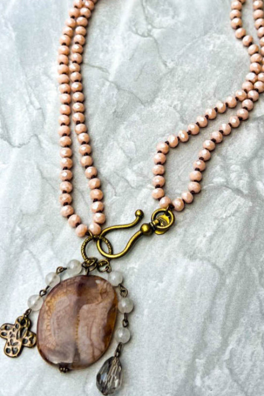 AGATA POLISHED STONE & TAUPE CRYSTAL BEADS NECKLACE