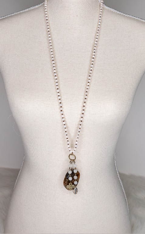 AGATA POLISHED STONE & TAUPE CRYSTAL BEADS NECKLACE