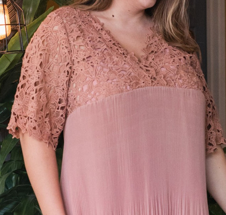 14-16 SIZE -  MAUVE PLEATED DRESS --------SALE