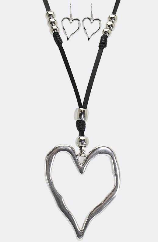 SEDONA GYPSY HEART NECKLACE & EARRING SET SILVER COLOR