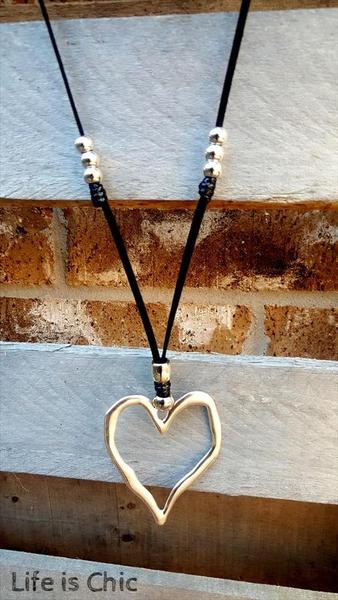 SEDONA GYPSY HEART NECKLACE & EARRING SET SILVER COLOR
